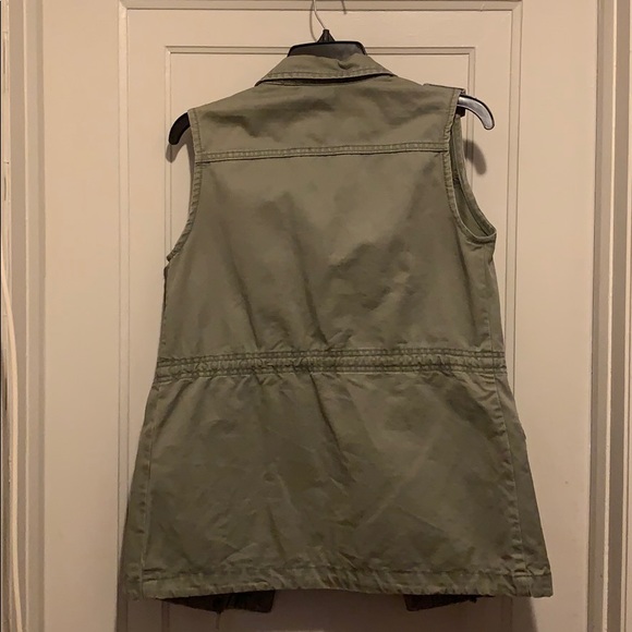 Army Green Vest - Picture 3 of 3